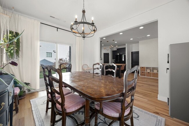 Building Photo - Discover this stunning 3-bedroom, 2.5-bath...