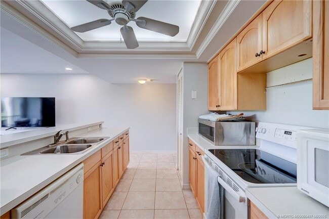 Building Photo - 5539 NE Gulfstream Way