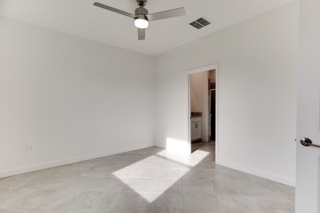 Building Photo - 5512 Sapphire Stone Cv