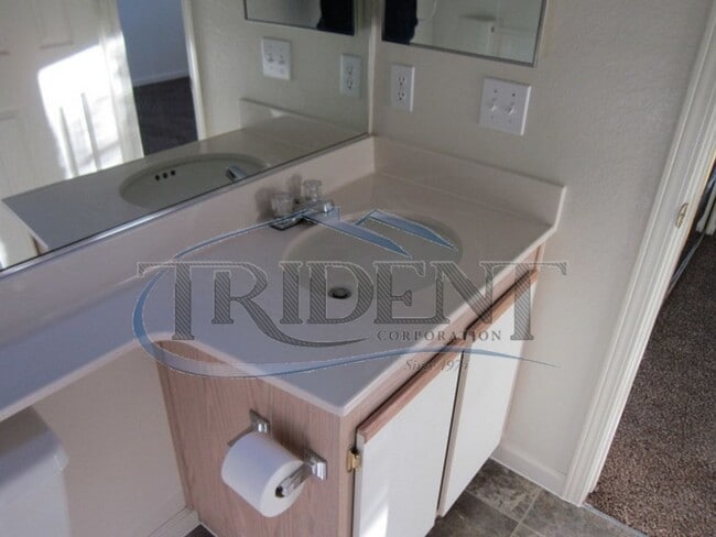 Building Photo - 970-972 Crisp Dr