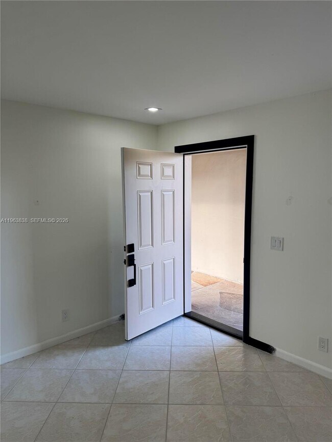 Building Photo - 319 Normandy G