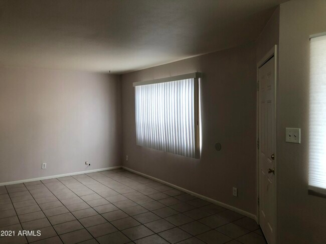 Building Photo - 1138 W Dragoon Cir