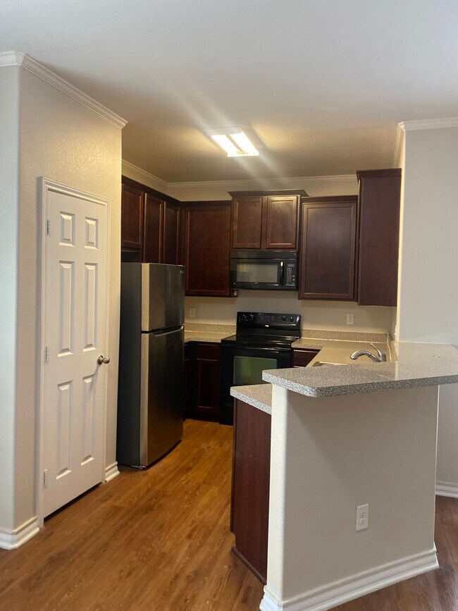 Building Photo - 267 Castleridge Dr