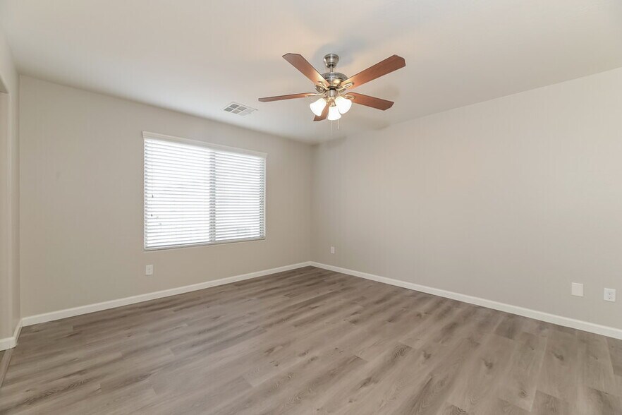 Building Photo - 6388 Kellyville Dr