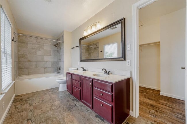 Building Photo - 928 Justeford Dr