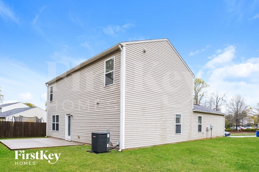 Building Photo - 500 Martha Ct