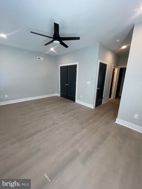 Building Photo - 7517 Ridge Ave