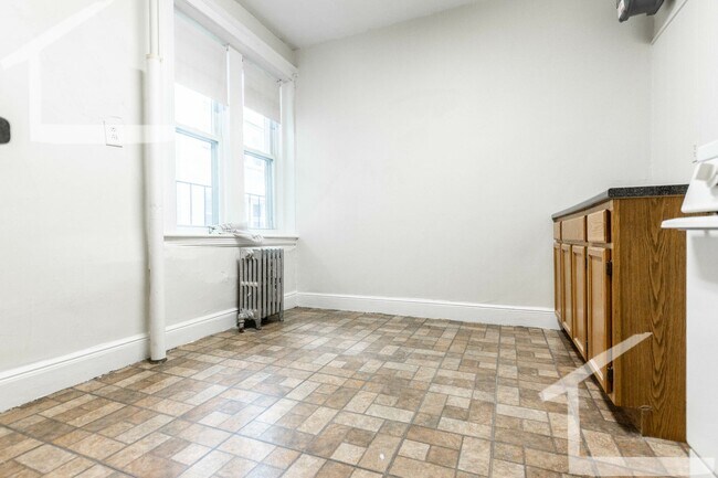 Building Photo - Nicely updated 1 bed in a prime location n...