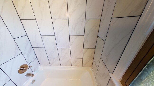 Building Photo - 6010 E 18th St