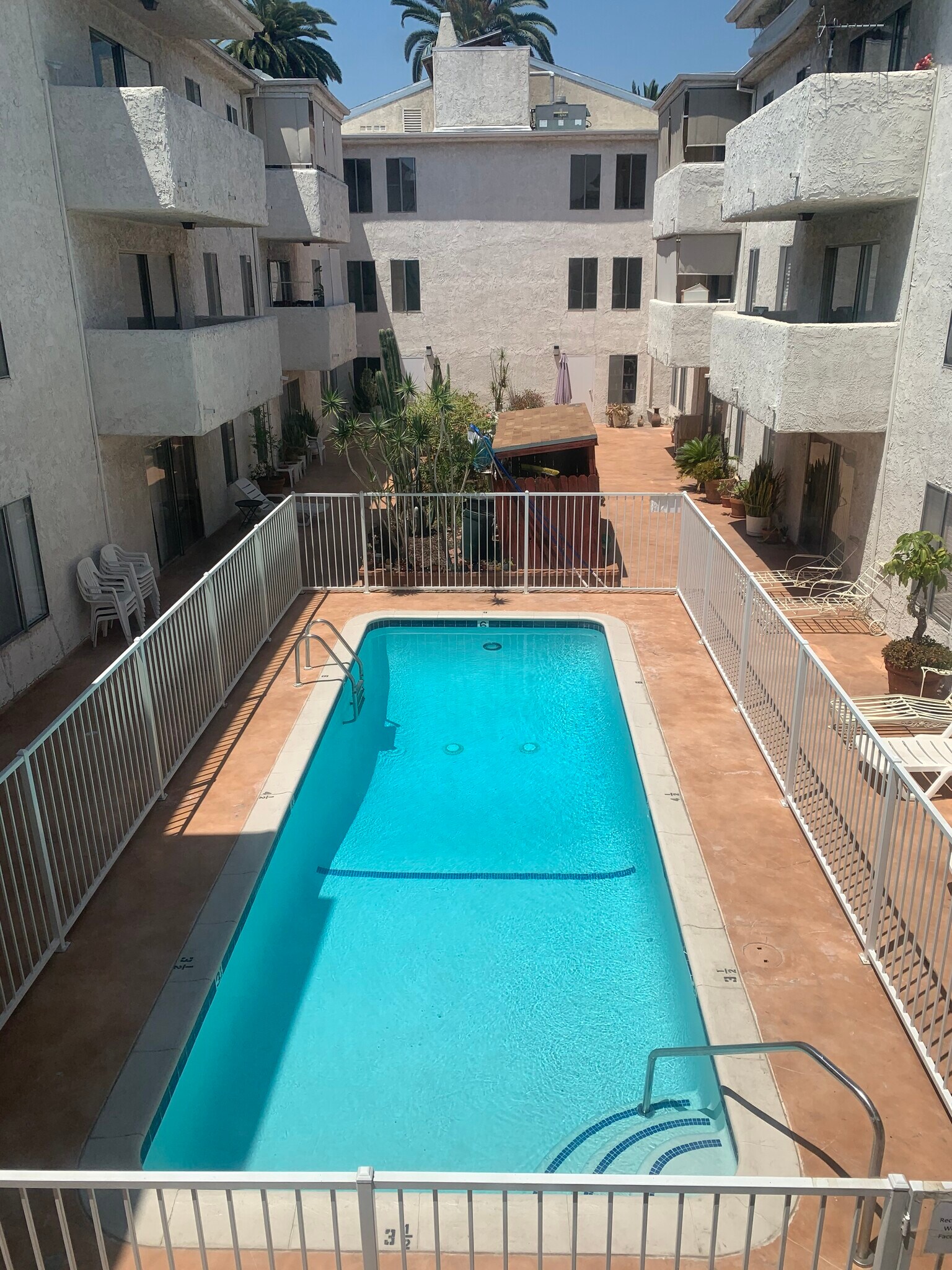 Pool / Courtyard - 1422 Rock Glen Ave