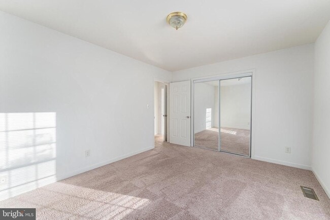 Building Photo - 2118 Kaiser Dr