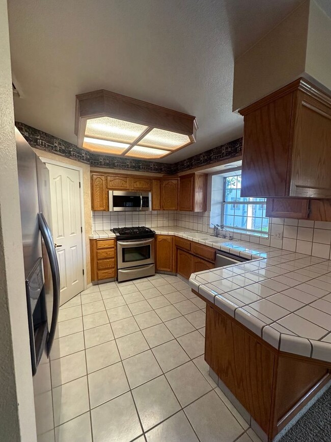 Building Photo - Spacious 4-Bedroom Rental with Pool & Hot ...