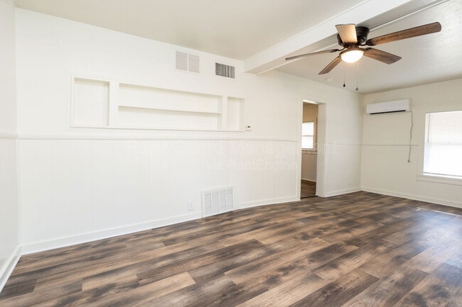 Building Photo - 1160 S Richmond Ave