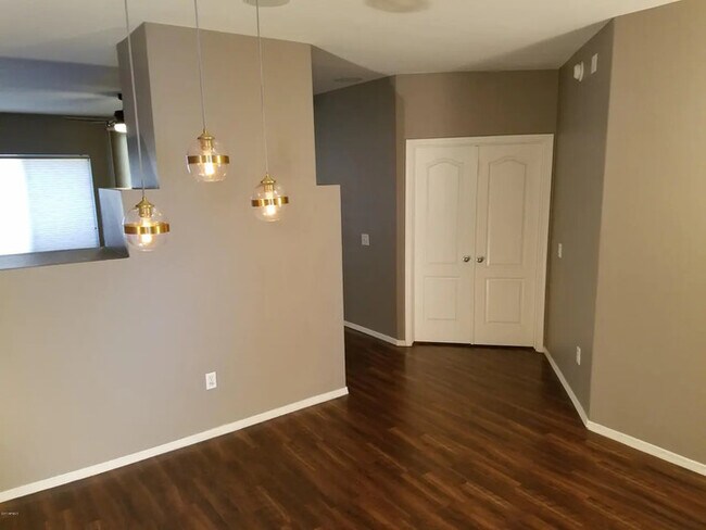 Building Photo - Stunning 2-bedroom 2 bath