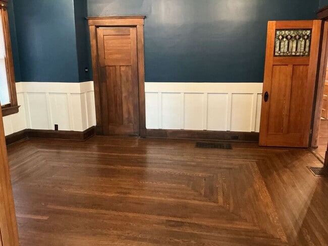 Building Photo - 1914 Hopkins Ave