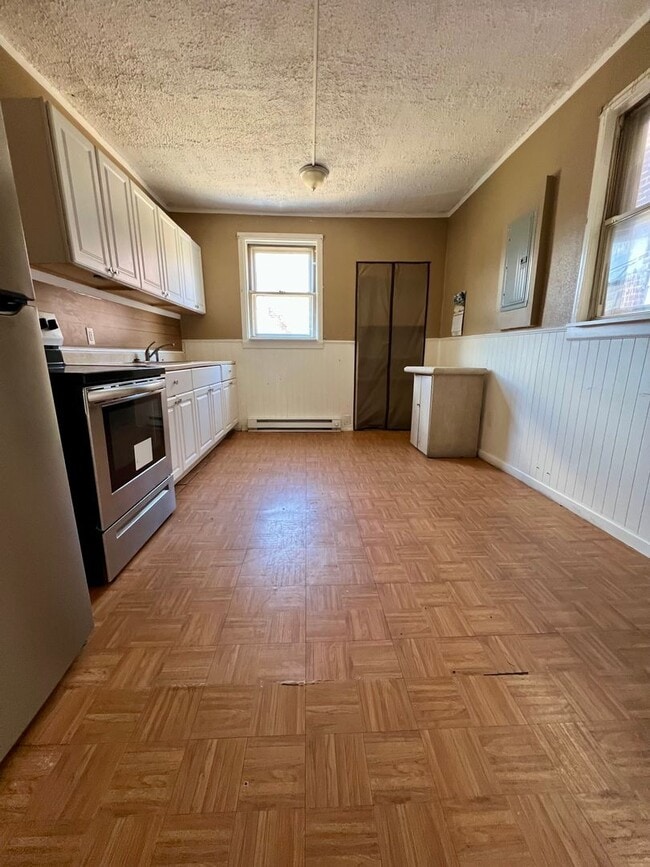 Building Photo - Spacious 3-Bedroom Townhome in Juniata! Available NOW!