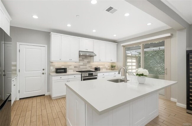 Building Photo - 254 Kempton