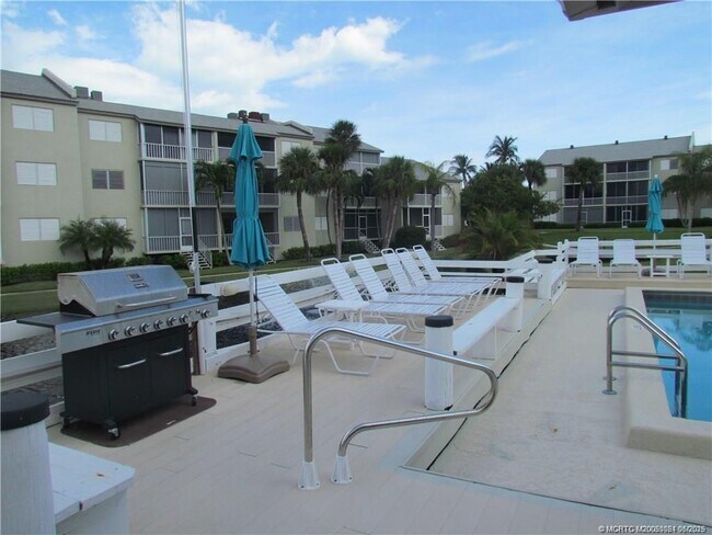 Building Photo - 1550 NE Ocean Blvd