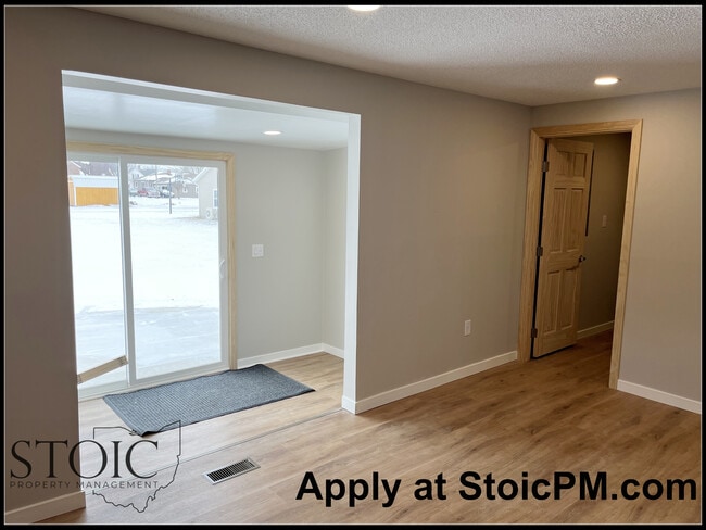 Building Photo - 123 N Main St