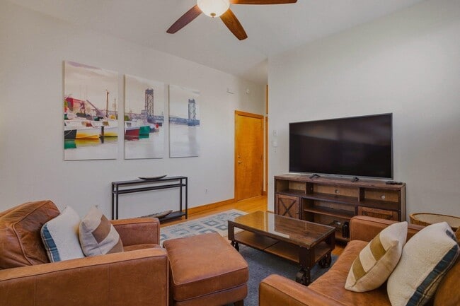 Building Photo - 5 Commercial Alley