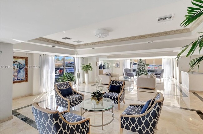 Building Photo - 2625 Collins Ave