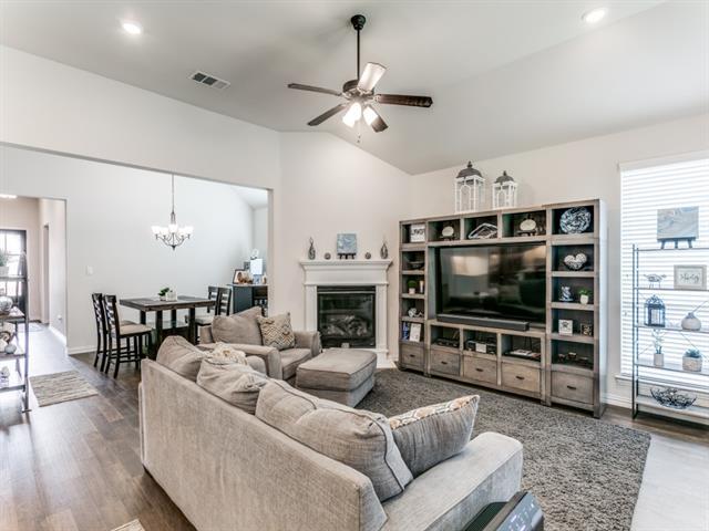 Building Photo - 915 Uplands Dr