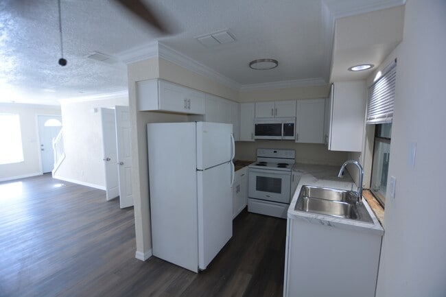 Building Photo - 808 Plum St