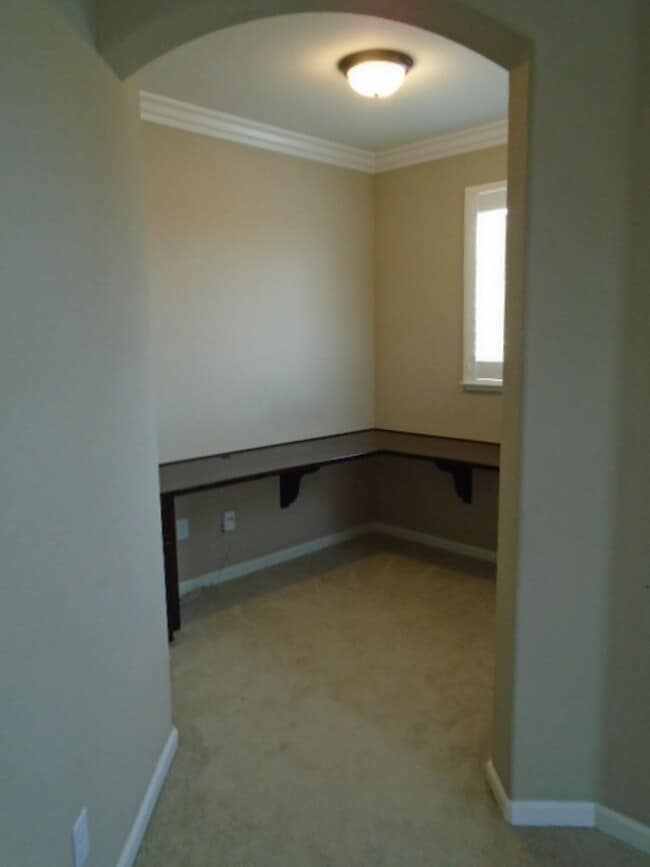 Building Photo - BEAUTIFUL 2 STORY IN WEST ROSEVILLE! 4 BEDROOM, 3 BATH, 3 CAR GARAGE, WITH LOW MAINTENANCE YARD!