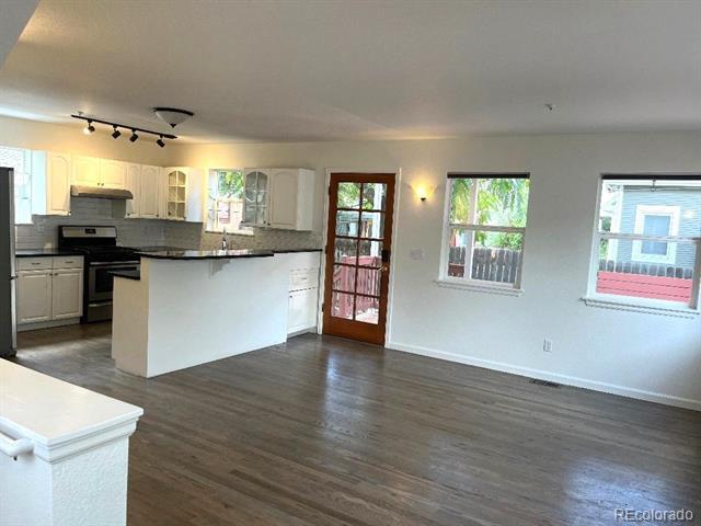 Building Photo - 1825 Canyon Blvd