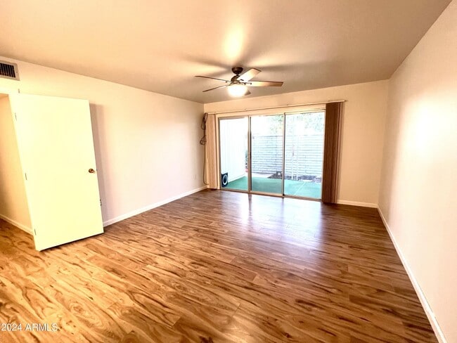 Building Photo - 9815 W Lancaster Dr