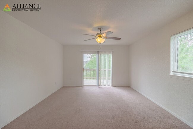 Building Photo - Town Home in West Manhattan!