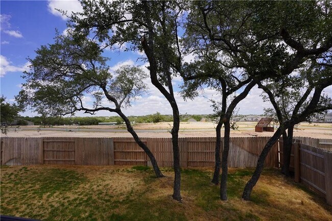 Building Photo - 621 Pinnacle View Dr