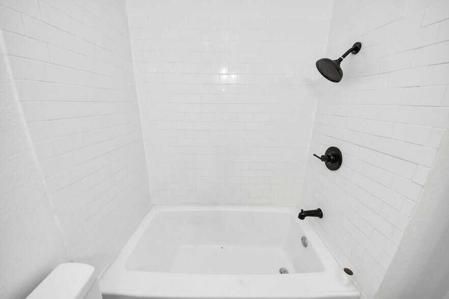 Building Photo - 4519 Reynaldo Dr