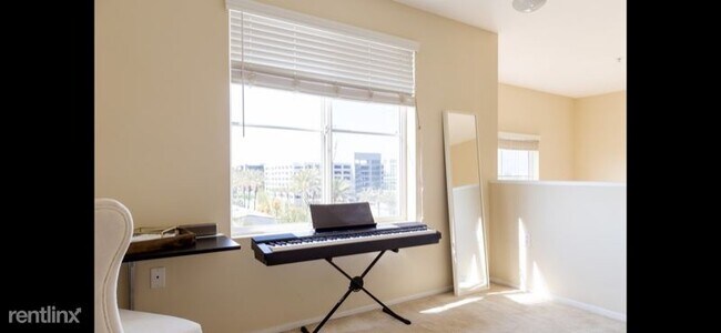 Building Photo - 2 br, 1 bath Condo - 1440 Scholarship