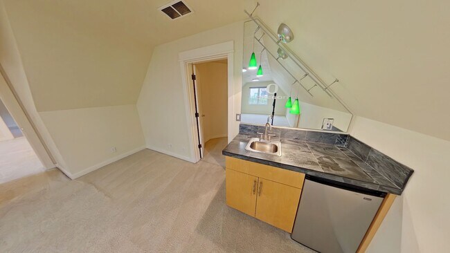 Building Photo - South Eugene Modern Home
