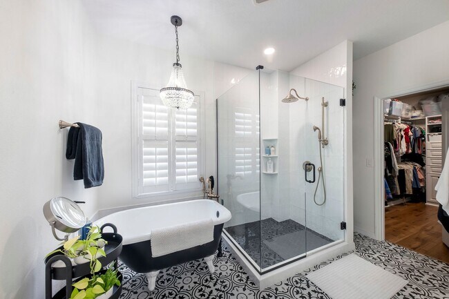 Building Photo - Baldwin Park Beauty! 3 bed/2.5 bath Pool H...