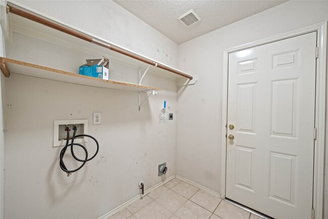 Building Photo - 11843 Leaf Oak Dr