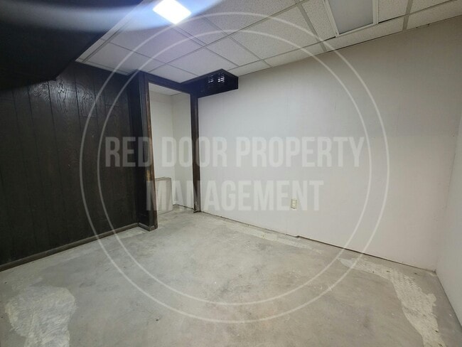 Building Photo - 1402 W Lotus St