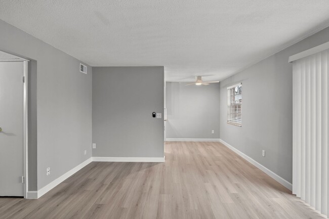 Building Photo - Kenwood: New Renovation! Spacious 2 Bedroo...