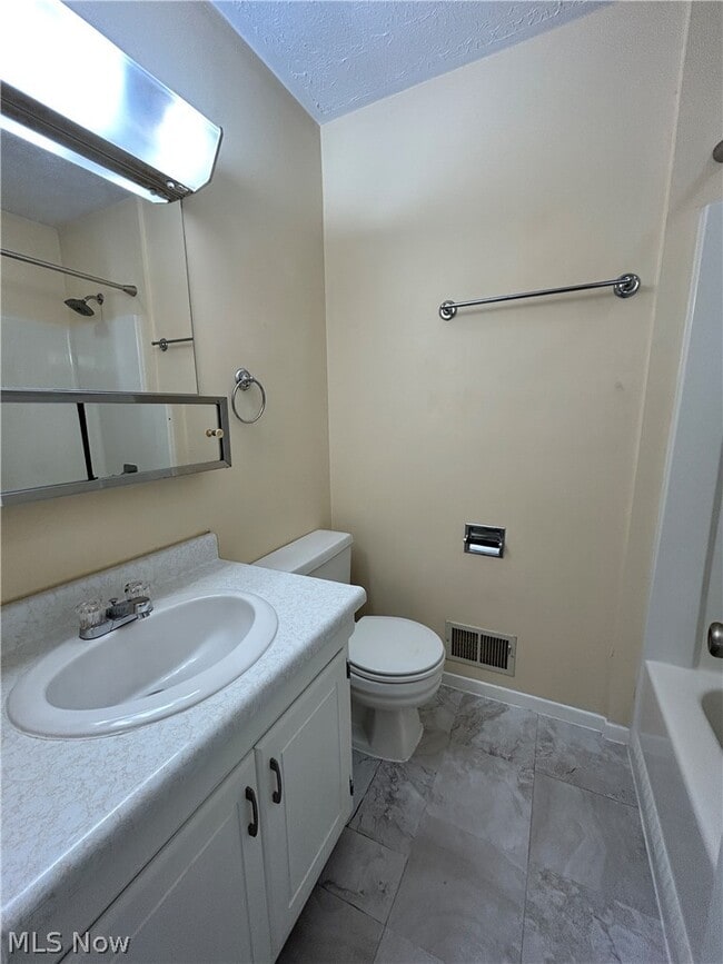 Building Photo - 131 Orchard Dr