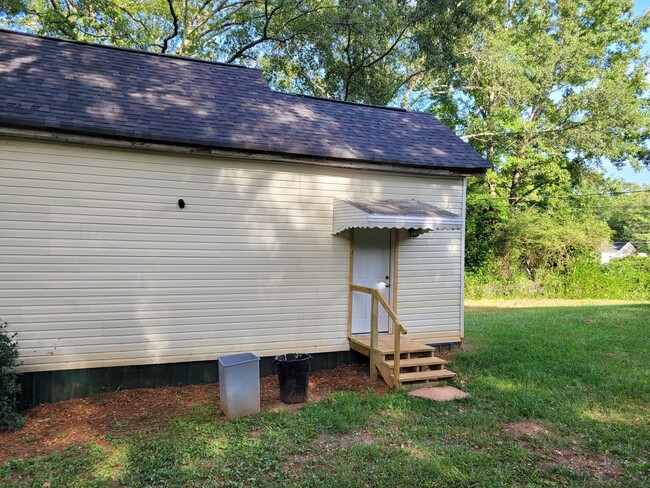 Building Photo - Renovated 1 BR 1 BA home in East Newnan