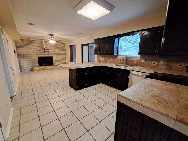 Building Photo - 7819 Hearthstone Cir