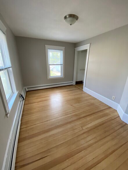 Bedroom 2 - 51 Buckthorne Ave