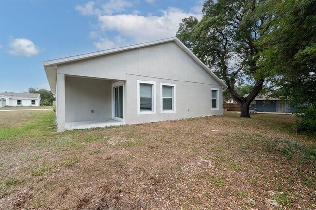 Building Photo - 2044 Hillview Cir