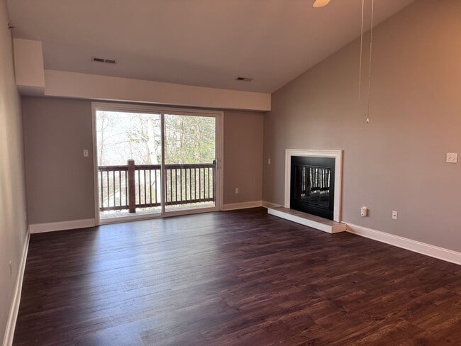Building Photo - Central AVL Condo - Huge Deck, Views and Community Pool