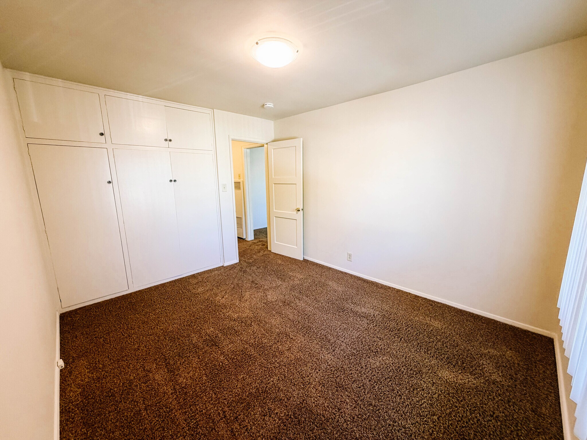 Building Photo - 226 N Marengo Ave