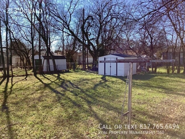 Building Photo - 213 Donald-