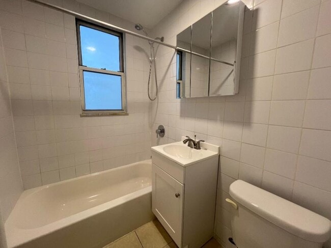 Building Photo - 1 bedroom in SUNNYSIDE NY 11104