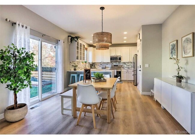 Building Photo - 10156 Ventura St