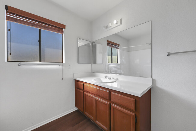 Master Bath - 2039 Norloti St